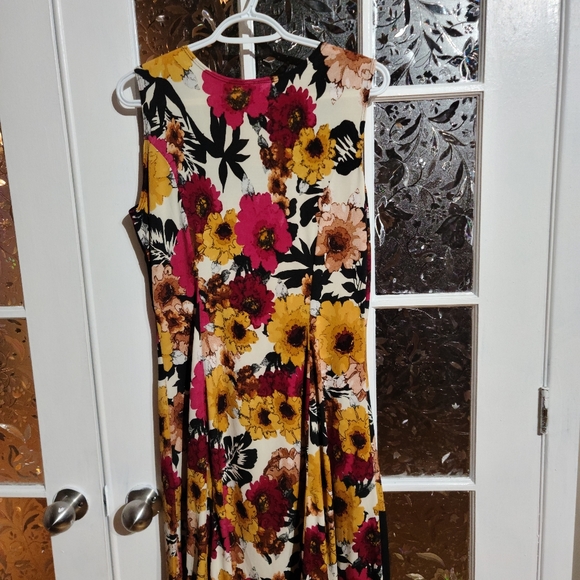 Floral dress - Picture 2 of 2